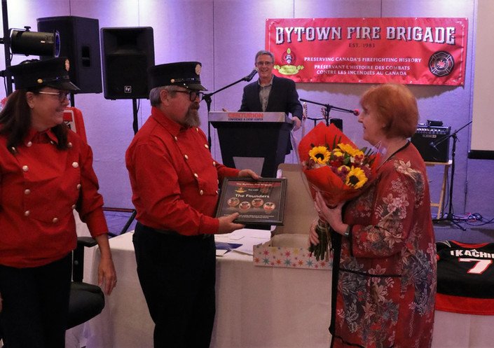 aa99ec_f2e009acb93c48a99a33f31c5c3f0ed1~mv2